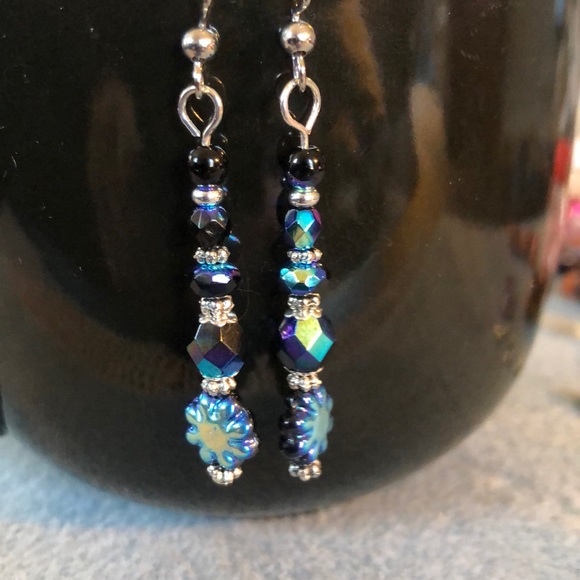Hand crafted black AB Czech glass earrings - Picture 4 of 5